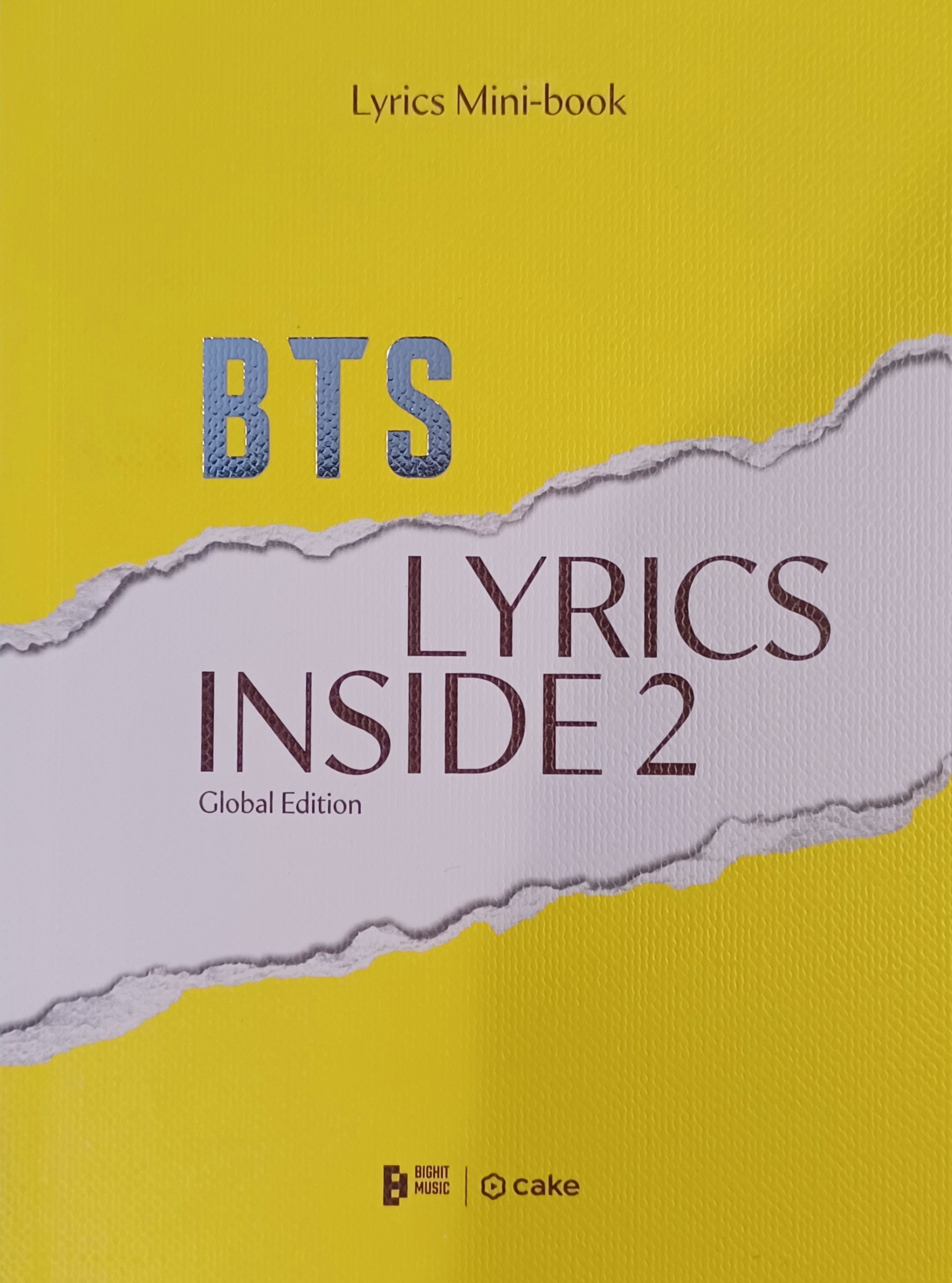 BTS Lyrics Inside 2 | Lyrics Mini Book + BTS Group Postcard BTS Lyrics Inside 2 | Lyrics Mini Book + BTS Group Postcard